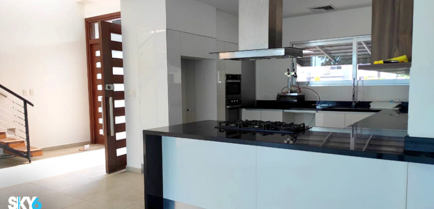 Amplia Residencia en Renta dentro de Residencial Aqua Cancún