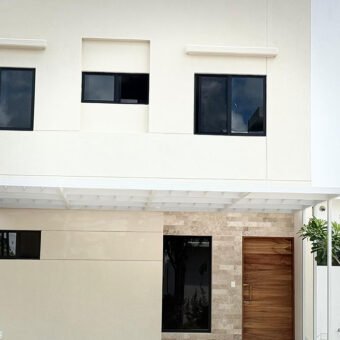 Casa moderna en Residencial Río con alberca