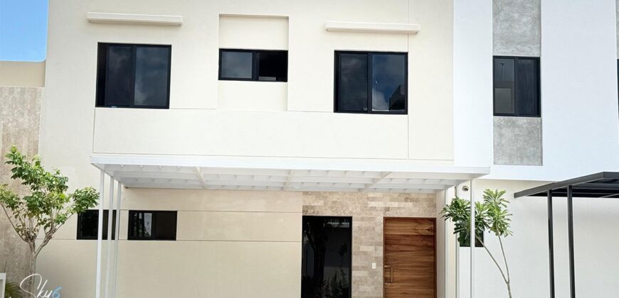 Casa moderna en Residencial Río con alberca