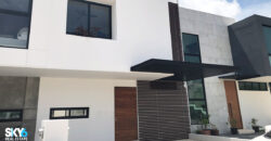 Moderna Casa a la Venta en Residencial Arbolada Cancún Fase 2