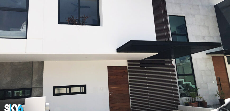 Moderna Casa a la Venta en Residencial Arbolada Cancún Fase 2