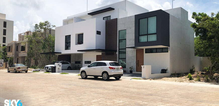 Moderna Casa a la Venta en Residencial Arbolada Cancún Fase 2