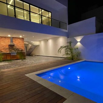 Residencia de ensueño en Residencial Aqua: 3 niveles, alberca y terraza amplia