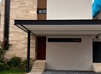 Casa de lujo en Vía Cumbres: Alberca y diseño exclusivo