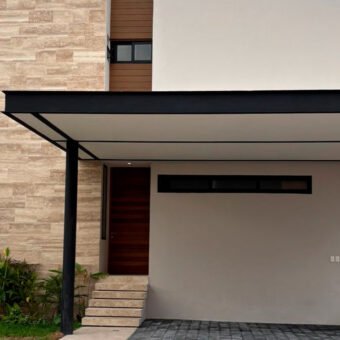 Casa de lujo en Vía Cumbres: Alberca y diseño exclusivo