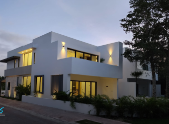 Residencia en Lagos del Sol: lujo y confort total