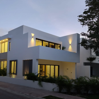 Residencia en Lagos del Sol: lujo y confort total