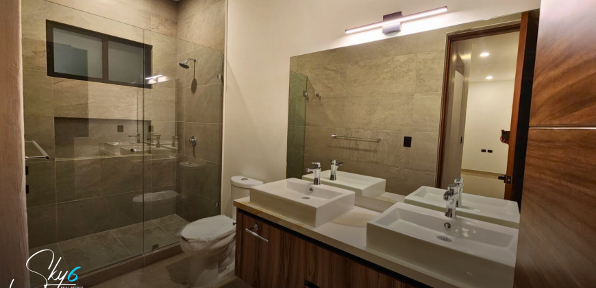 Residencia en Lagos del Sol: lujo y confort total