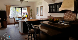 Casa en Alfredo V. Bonfil con alberca y bungalow