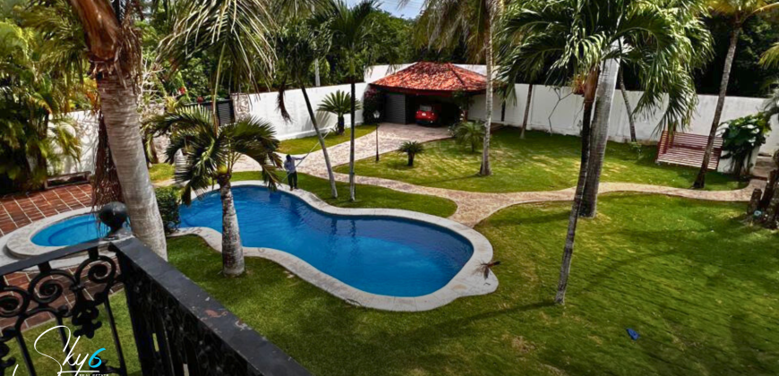 Casa en Alfredo V. Bonfil con alberca y bungalow