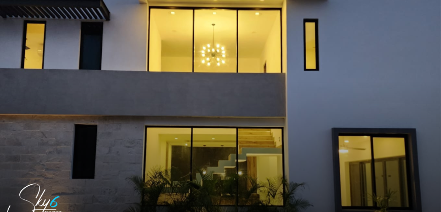 Residencia en Lagos del Sol: lujo y confort total