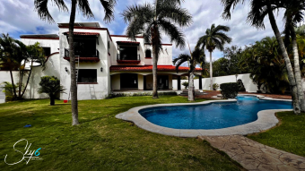 Casa en Alfredo V. Bonfil con alberca y bungalow