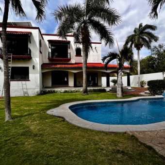 Casa en Alfredo V. Bonfil con alberca y bungalow