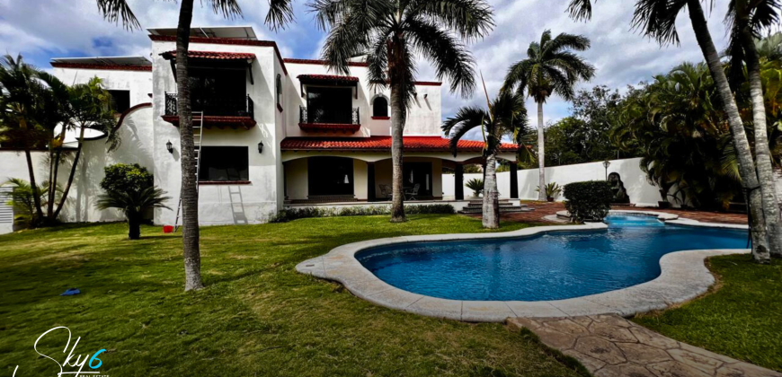 Casa en Alfredo V. Bonfil con alberca y bungalow