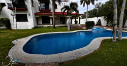 Casa en Alfredo V. Bonfil con alberca y bungalow