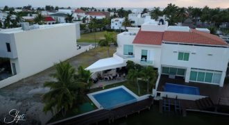 Lujo en Isla Dorada: Casa con 4 Recámaras