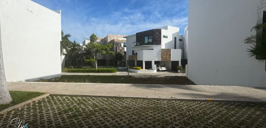 Terreno Exclusivo Laguna Puerto Cancún: ¡Tu Paraíso Frente al Mar!