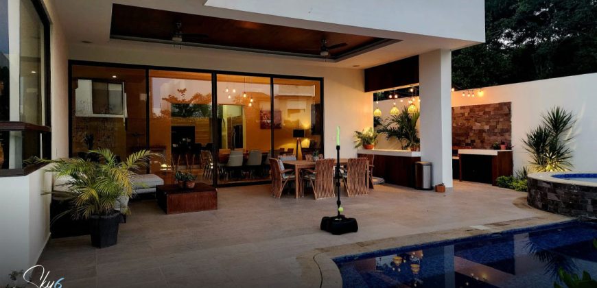 Residencial Lagos del Sol: Lujo y Amplitud