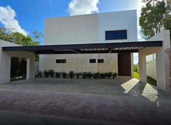 Residencia en Lagos del Sol Moderna y Exclusiva