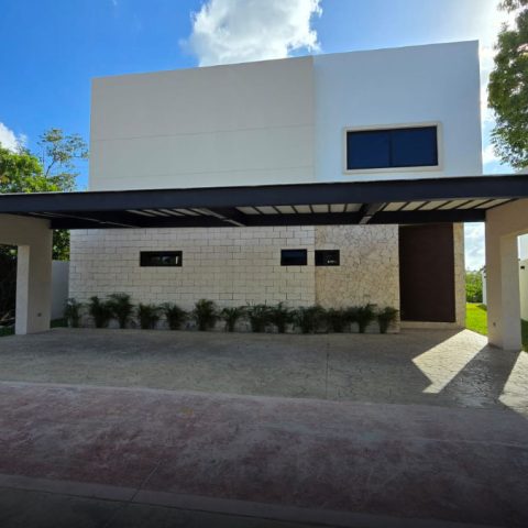 Residencia en Lagos del Sol Moderna y Exclusiva