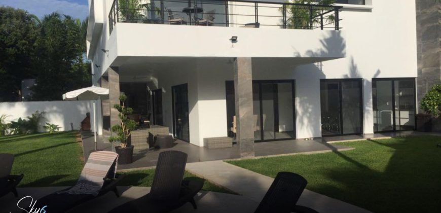 Lujo y Amplitud en Residencia en Villa Magna