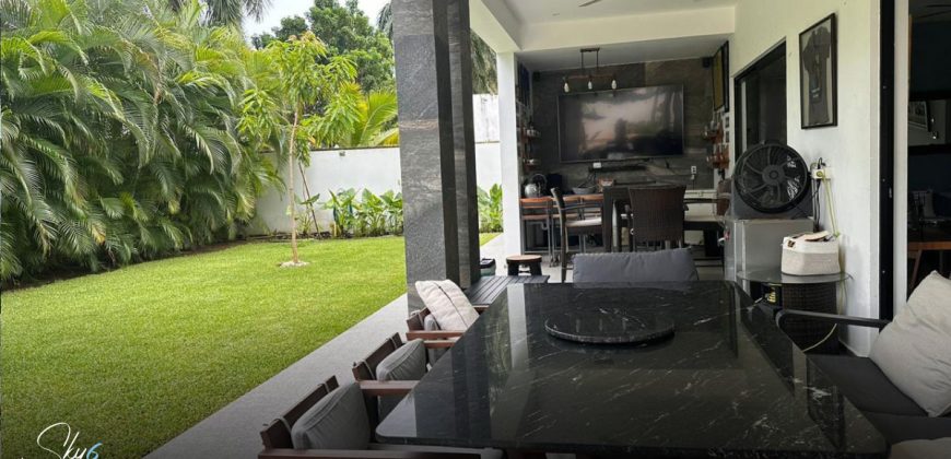 Lujo y Amplitud en Residencia en Villa Magna