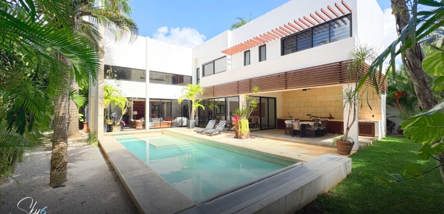 Casa de Lujo en Villamagna con Alberca