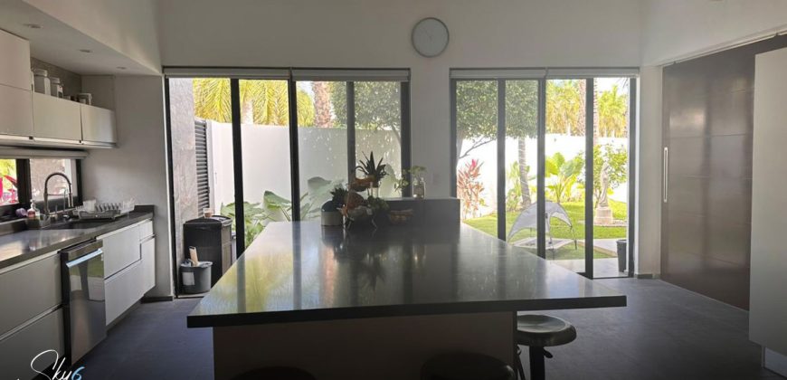 Lujo y Amplitud en Residencia en Villa Magna