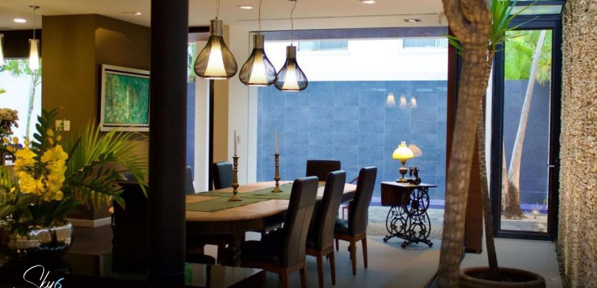 Casa de Lujo en Cumbres con Alberca | 4 Rec