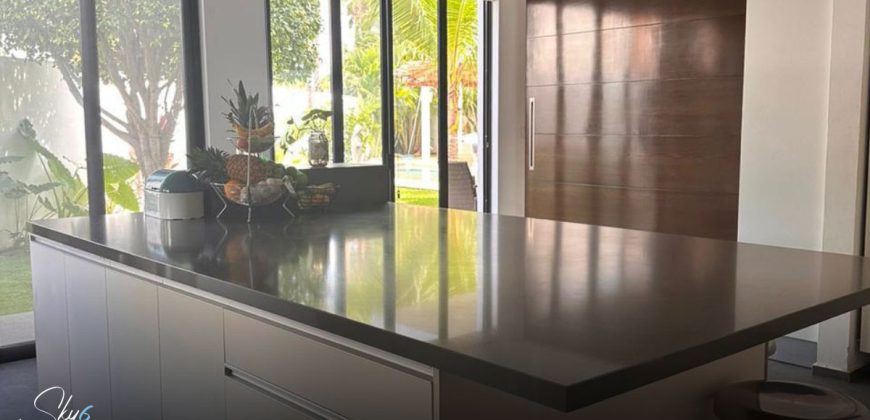 Lujo y Amplitud en Residencia en Villa Magna