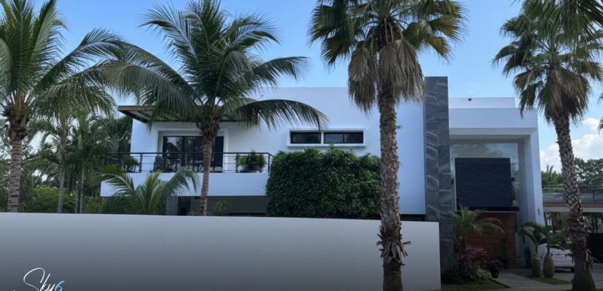 Lujo y Amplitud en Residencia en Villa Magna