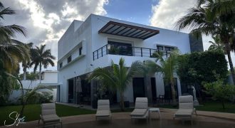 Lujo y Amplitud en Residencia en Villa Magna