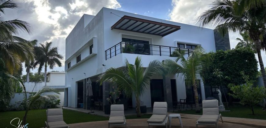 Lujo y Amplitud en Residencia en Villa Magna