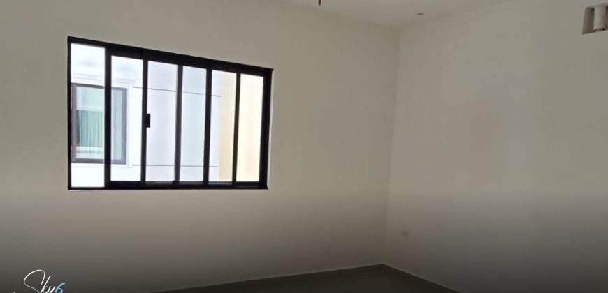 Residencia en Vía Cumbres con alberca