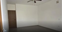 Residencia en Vía Cumbres con alberca