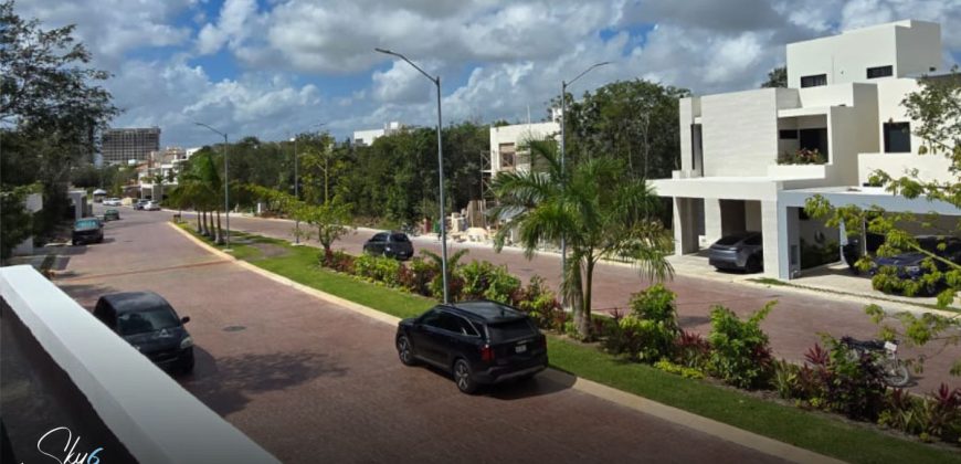 Residencia en Vía Cumbres con alberca