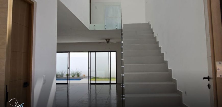 Residencia en Vía Cumbres con alberca