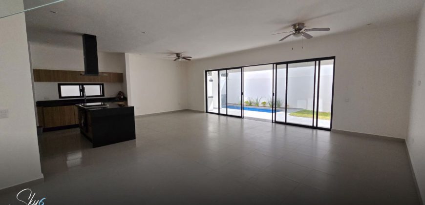 Residencia en Vía Cumbres con alberca