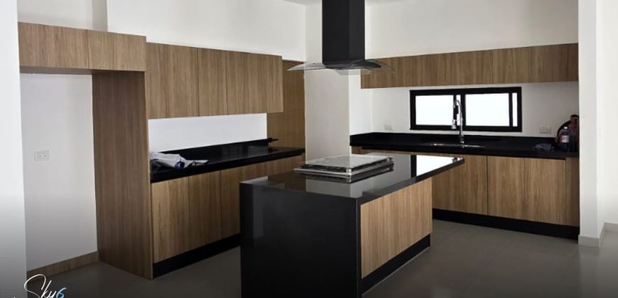 Residencia en Vía Cumbres con alberca