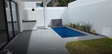 Residencia en Vía Cumbres con alberca