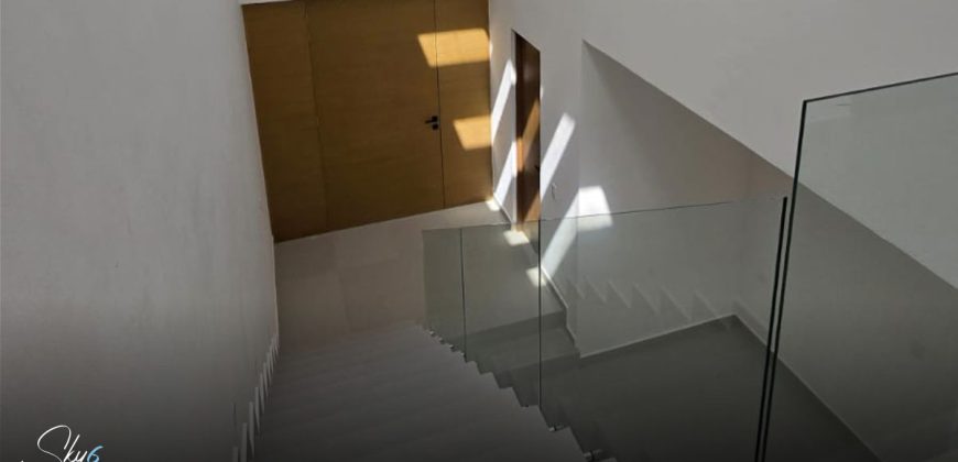 Residencia en Vía Cumbres con alberca