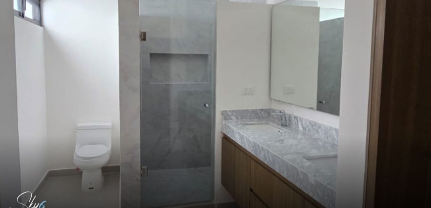 Residencia en Vía Cumbres con alberca