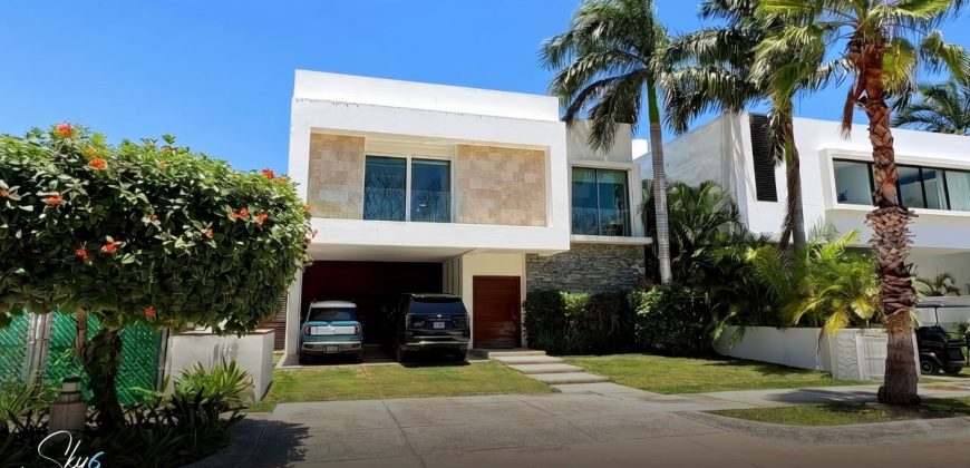 Residencia en Puerto Cancún frente al golf
