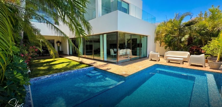 Residencia en Puerto Cancún frente al golf