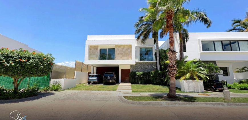 Residencia en Puerto Cancún frente al golf