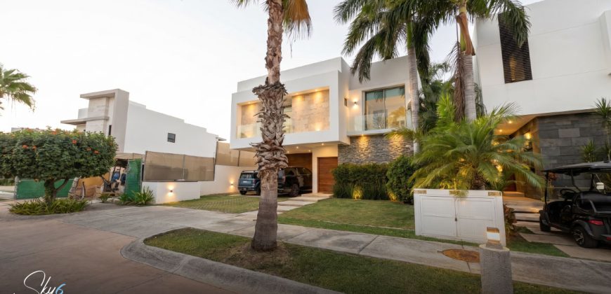 Residencia en Puerto Cancún frente al golf